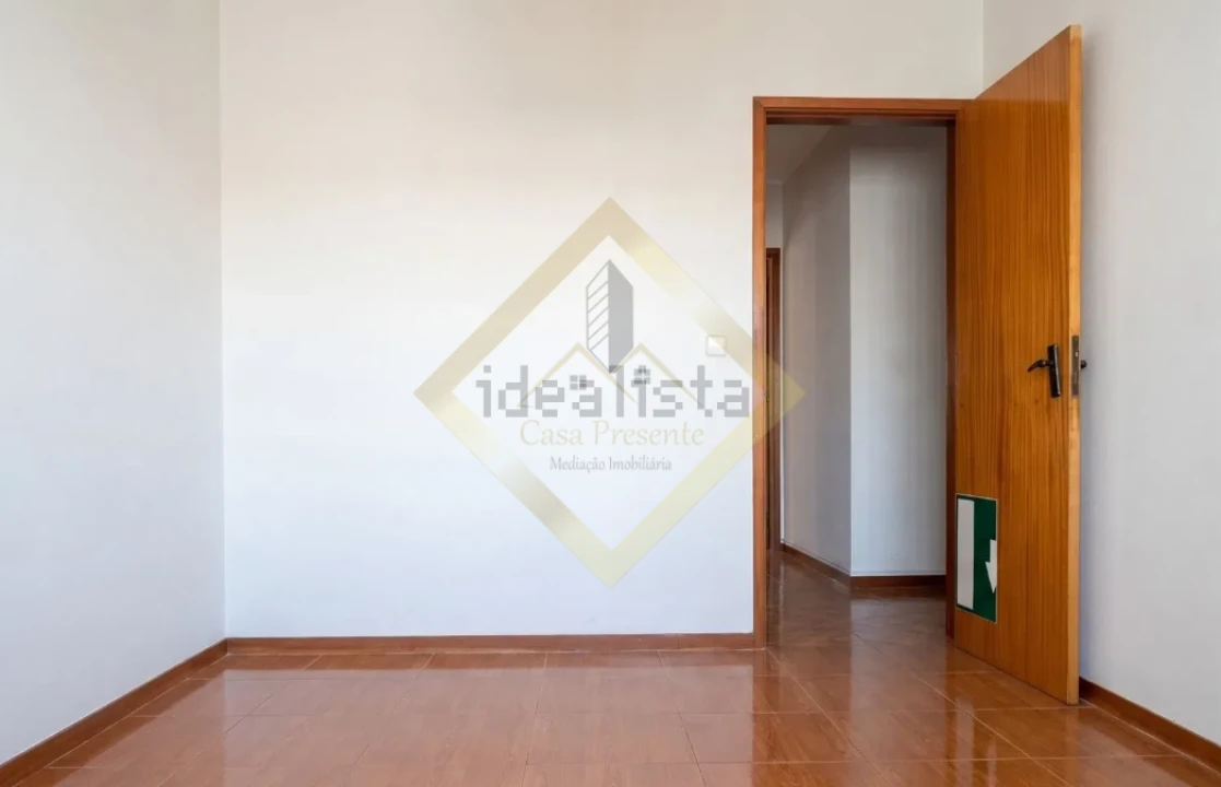 Apartamento T3 para Venda em Vilar de Andorinho Foto 16