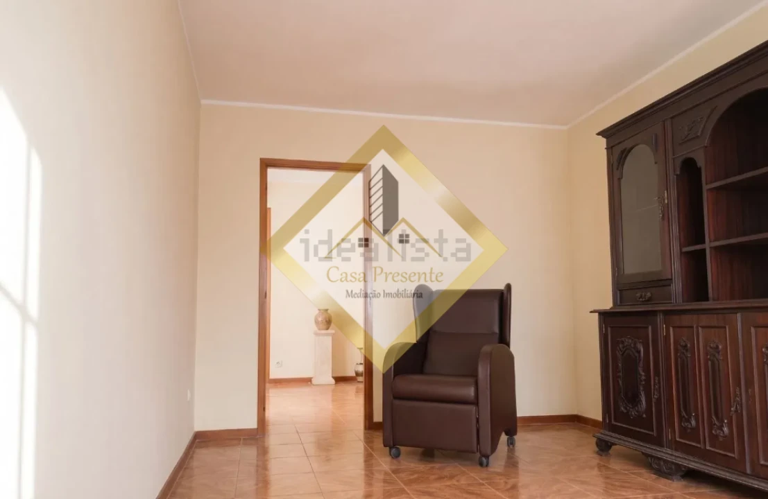 Apartamento T3 para Venda em Vilar de Andorinho Foto 5
