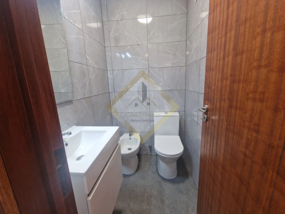 Apartamento T3 para Venda em Vilar de Andorinho Foto 30