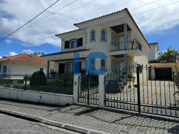 Moradia T4 para Venda em Santa Joana