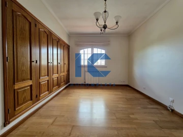 Moradia T4 para Venda em Santa Joana