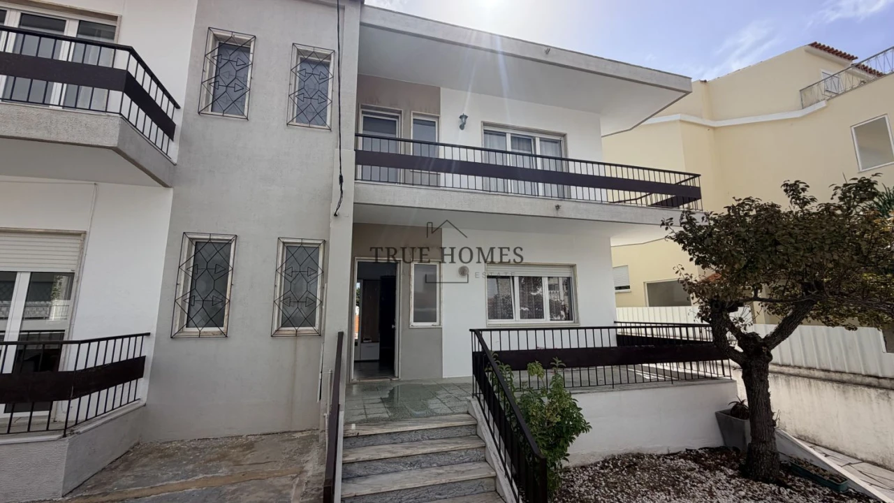 Moradia T6 para Venda em Amora Foto 1