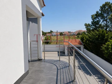 Moradia T5 para Venda em Ereira e Lapa