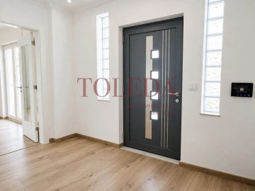 Moradia T5 para Venda em Ereira e Lapa