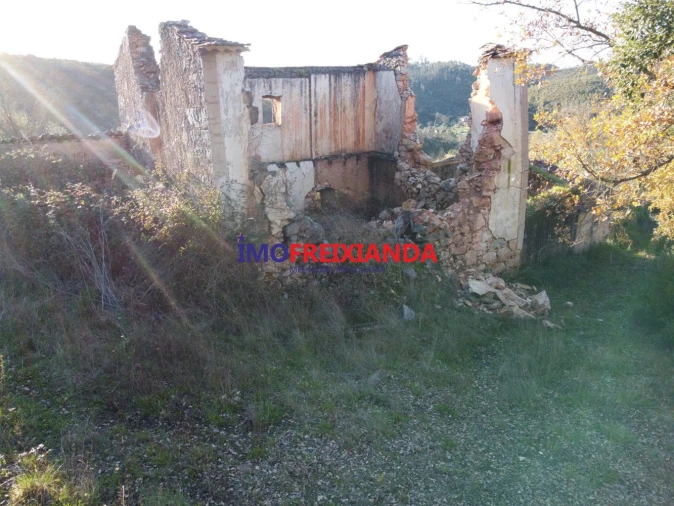 Moradia T1 para Venda em Chãos Foto 12