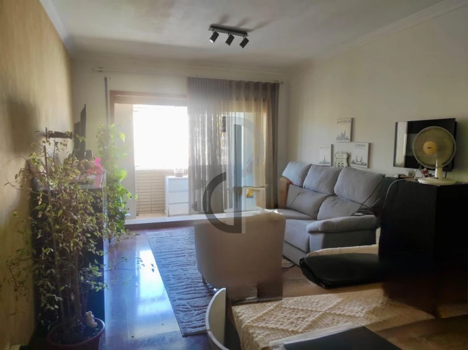 Apartamento T2 para Venda em Vilar de Andorinho Foto 3