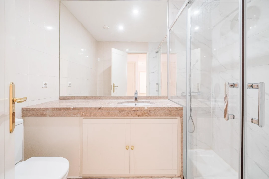 Apartamento T4 para Venda em Campolide Foto 15