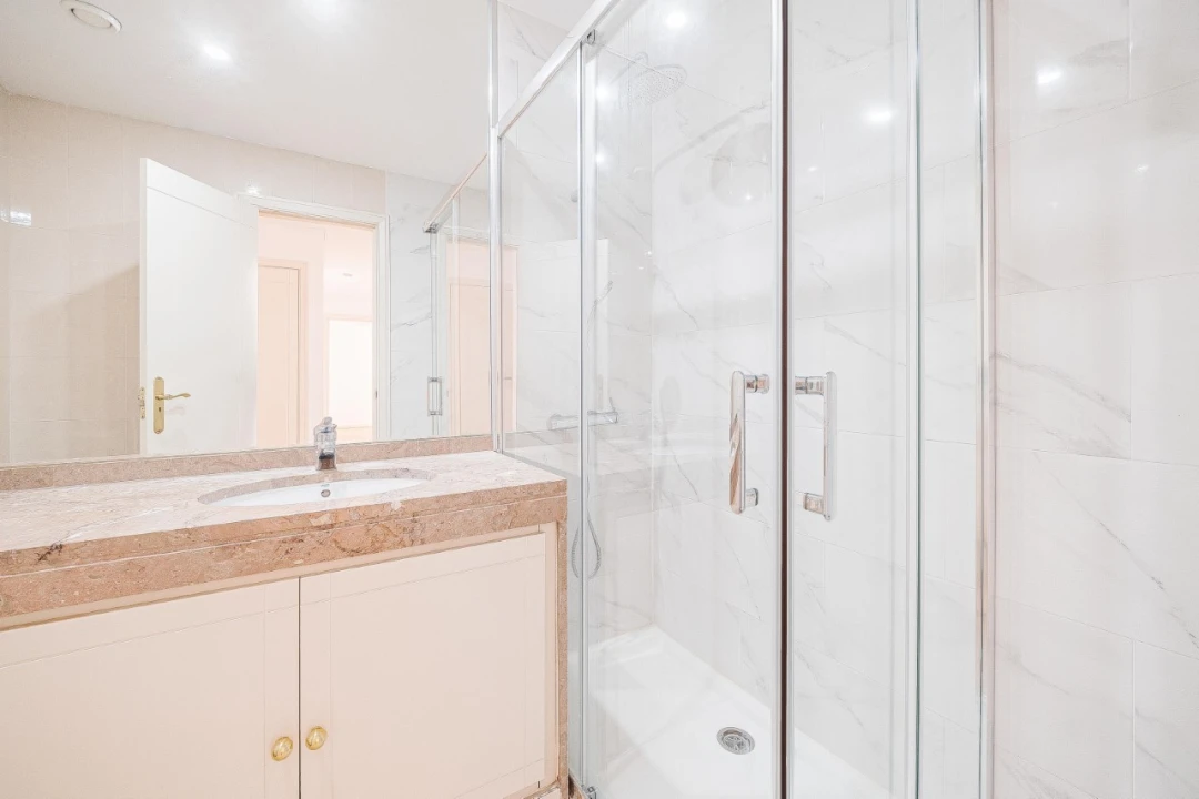 Apartamento T4 para Venda em Campolide Foto 16