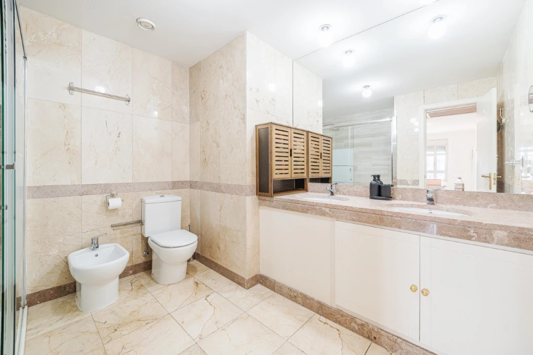 Apartamento T4 para Venda em Campolide Foto 44