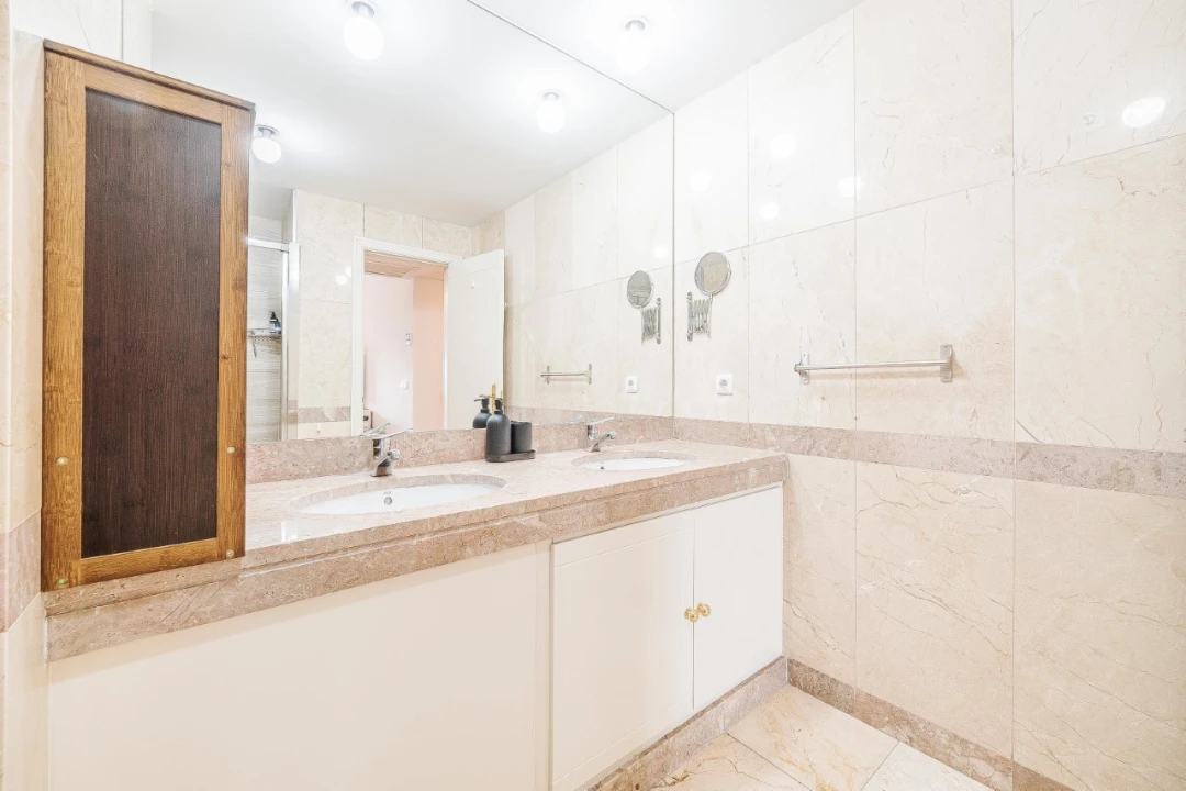 Apartamento T4 para Venda em Campolide Foto 45