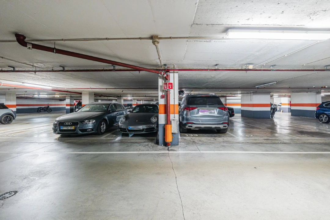 Apartamento T4 para Venda em Campolide Foto 64