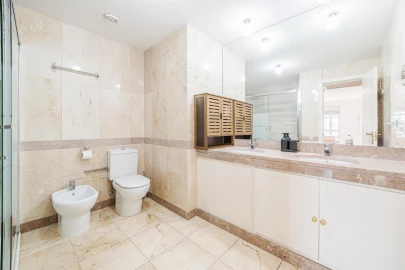 Apartamento T4 para Venda em Campolide