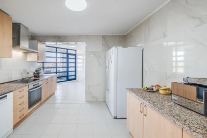 Apartamento T4 para Venda em Campolide