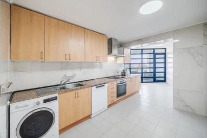 Apartamento T4 para Venda em Campolide