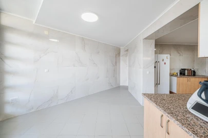 Apartamento T4 para Venda em Campolide