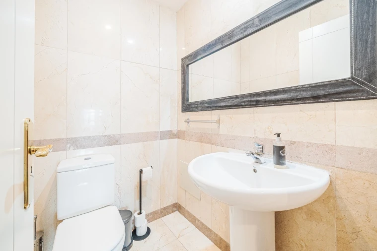 Apartamento T4 para Venda em Campolide Foto 13