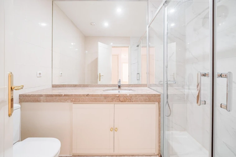 Apartamento T4 para Venda em Campolide Foto 15