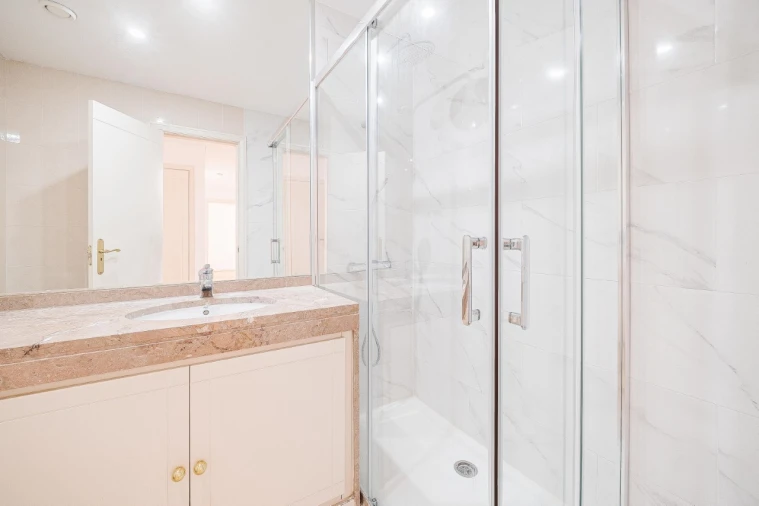 Apartamento T4 para Venda em Campolide Foto 16
