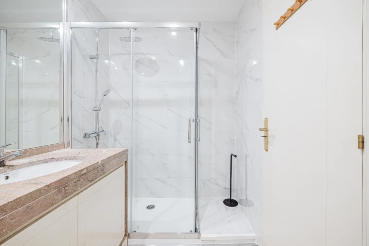 Apartamento T4 para Venda em Campolide Foto 17