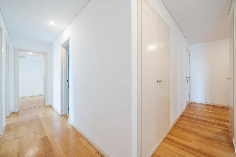 Apartamento T4 para Venda em Campolide Foto 39