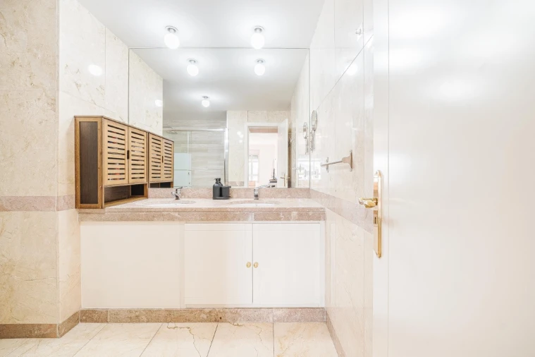 Apartamento T4 para Venda em Campolide Foto 43