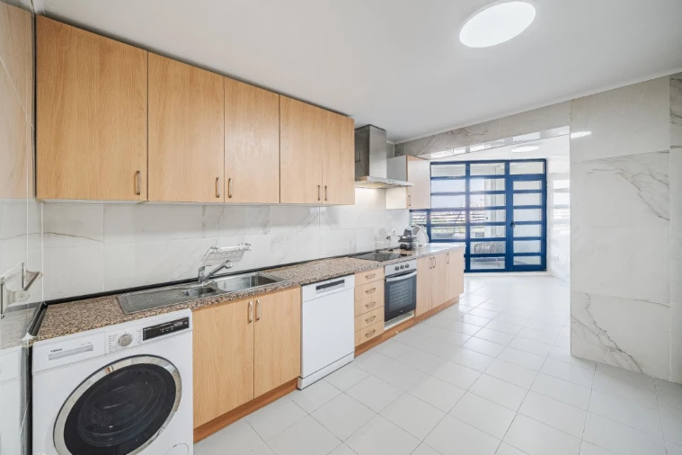 Apartamento T4 para Venda em Campolide Foto 49