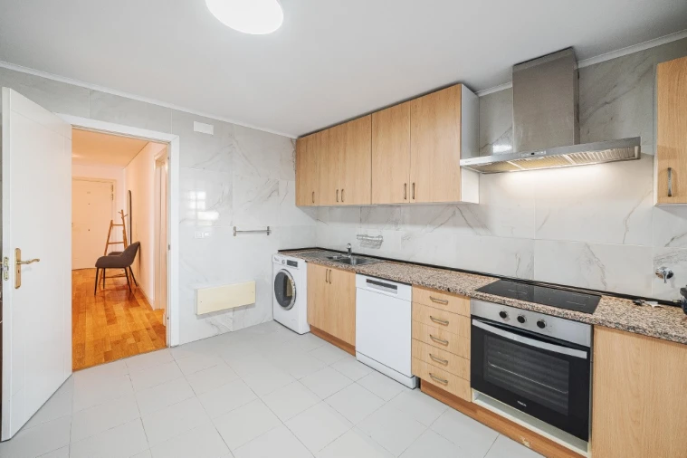 Apartamento T4 para Venda em Campolide Foto 54