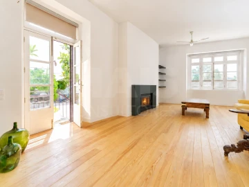 Apartamento T1 para Venda em Santa Maria do Castelo e Santiago e Santa Susana
