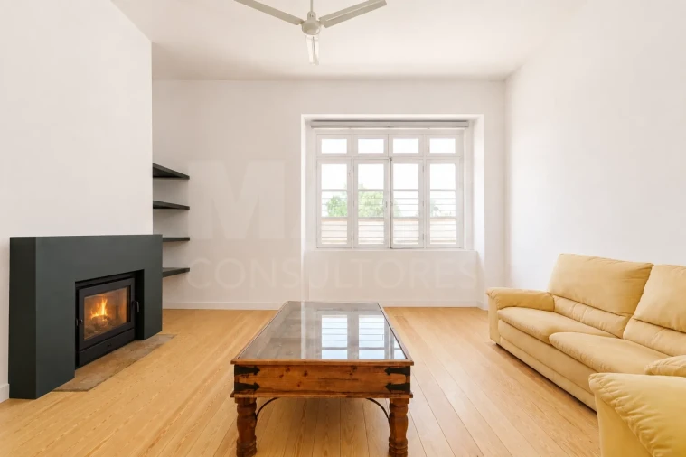 Apartamento T1 para Venda em Santa Maria do Castelo e Santiago e Santa Susana Foto 4