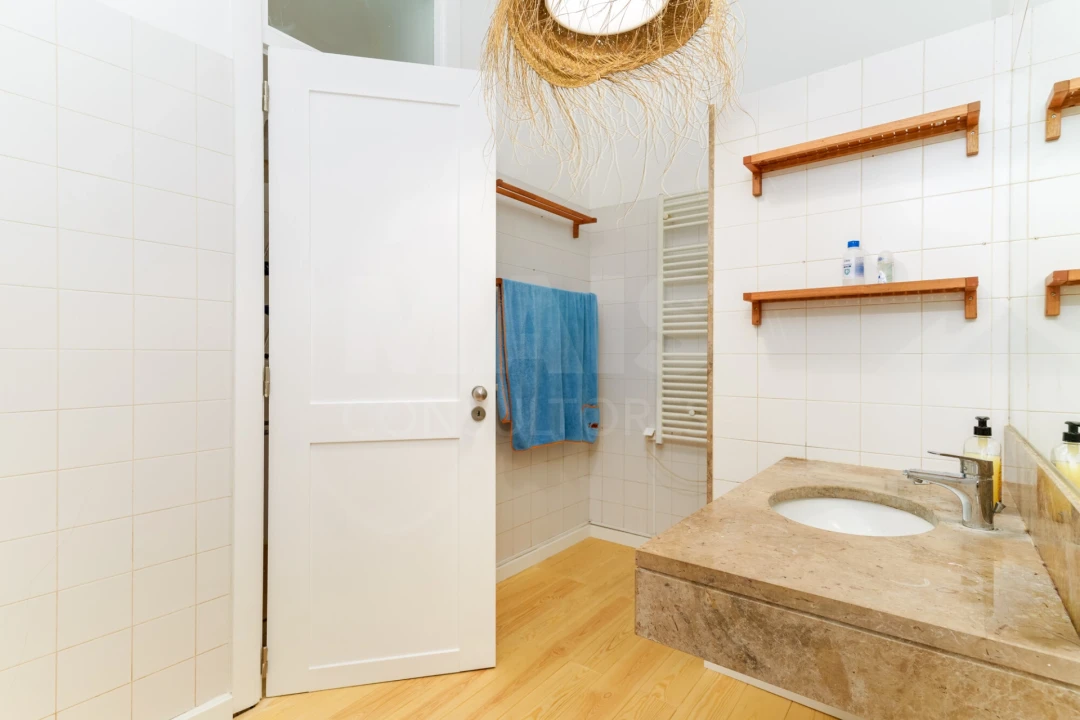 Apartamento T1 para Venda em Santa Maria do Castelo e Santiago e Santa Susana Foto 11