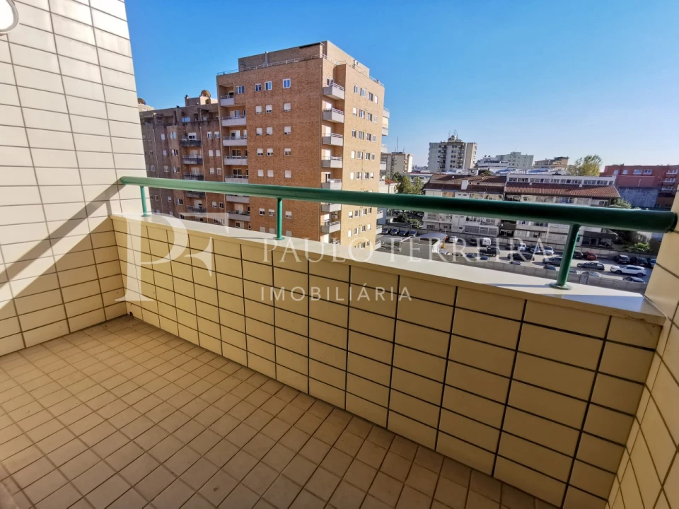 Apartamento T1 para Arrendamento em Vila Nova de Famalicão e Calendário Foto 8
