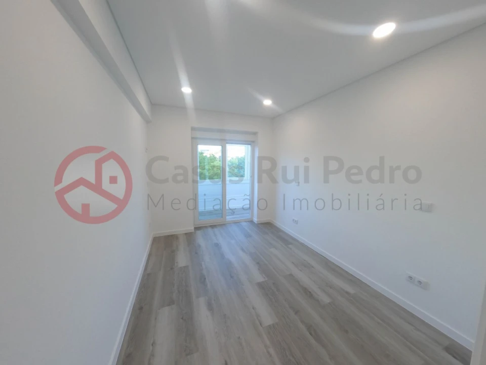 Apartamento T3 para Venda em Almada, Cova da Piedade, Pragal e Cacilhas Foto 13