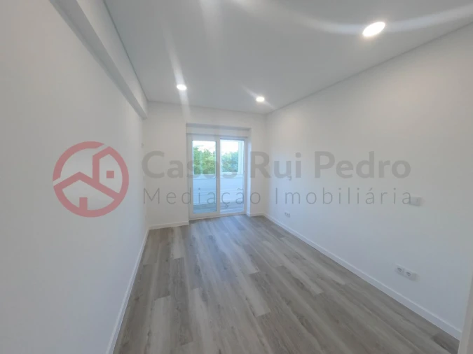 Apartamento T3 para Venda em Almada, Cova da Piedade, Pragal e Cacilhas Foto 13