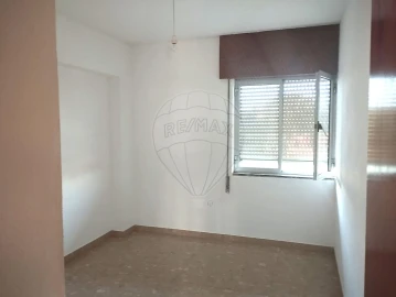 Apartamento T2 para Arrendamento em Marvila, Ribeira Santarém, São Salvador, São Nicolau