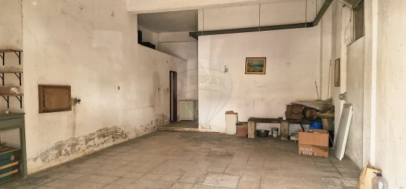 Armazém para Venda em Loures