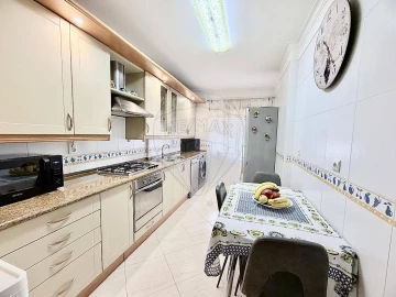 Apartamento T3 para Venda em Palhais e Coina
