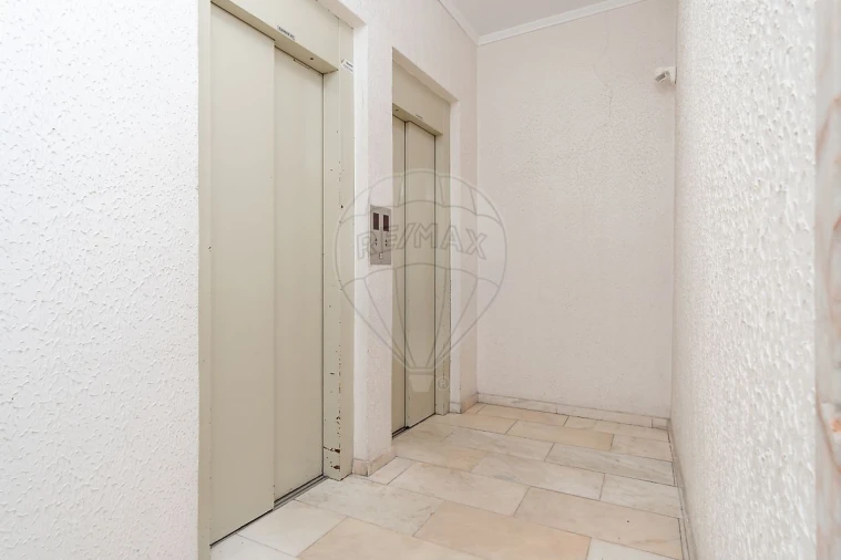 Apartamento T3 para Venda em Palhais e Coina Foto 2