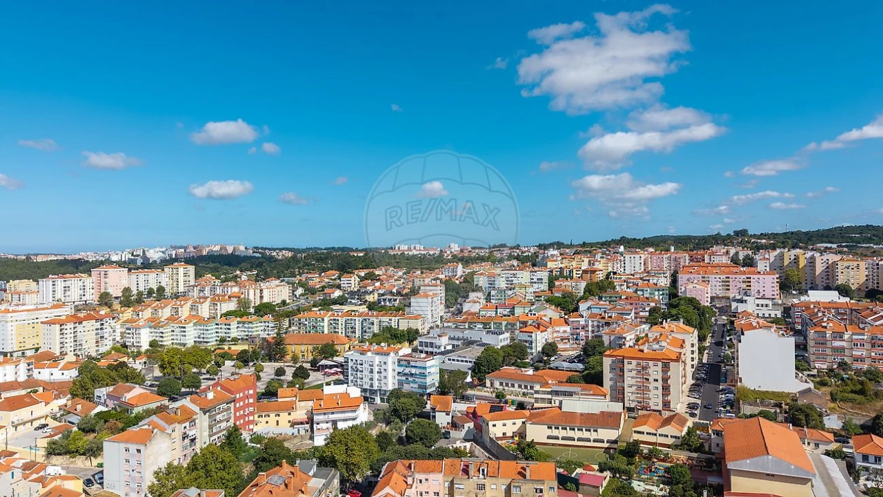 Apartamento T3 para Venda em Agualva e Mira-Sintra Foto 9