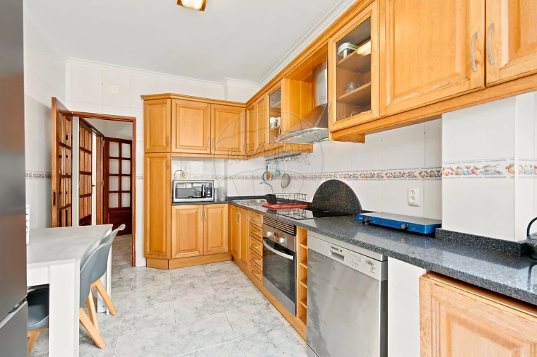 Apartamento T3 para Venda em Agualva e Mira-Sintra Foto 2