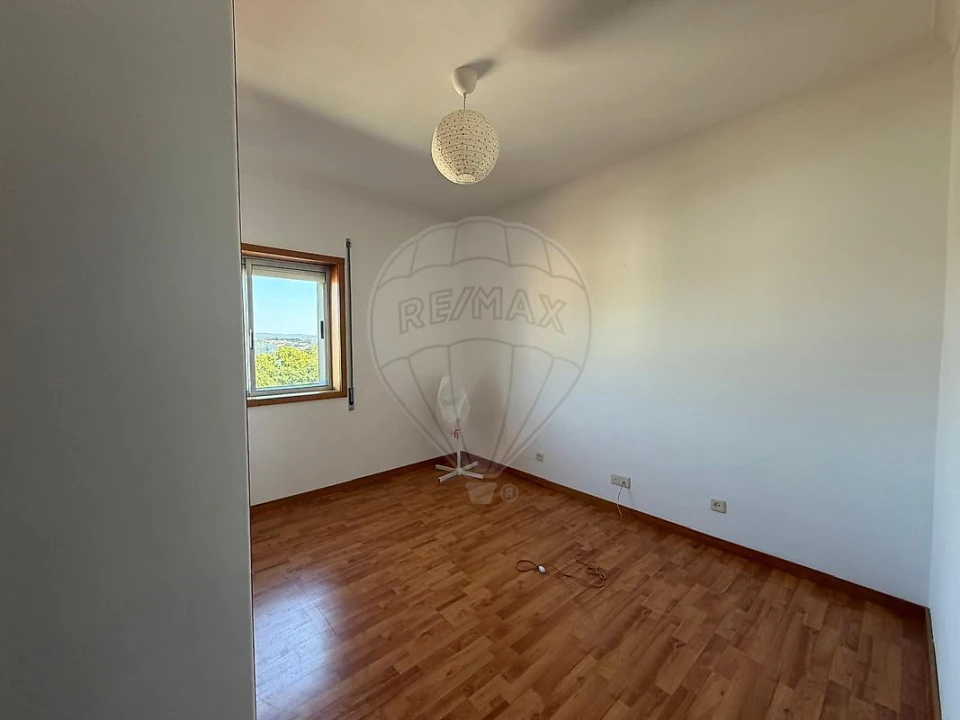 Apartamento T3 para Arrendamento em Oliveira do Douro Foto 22