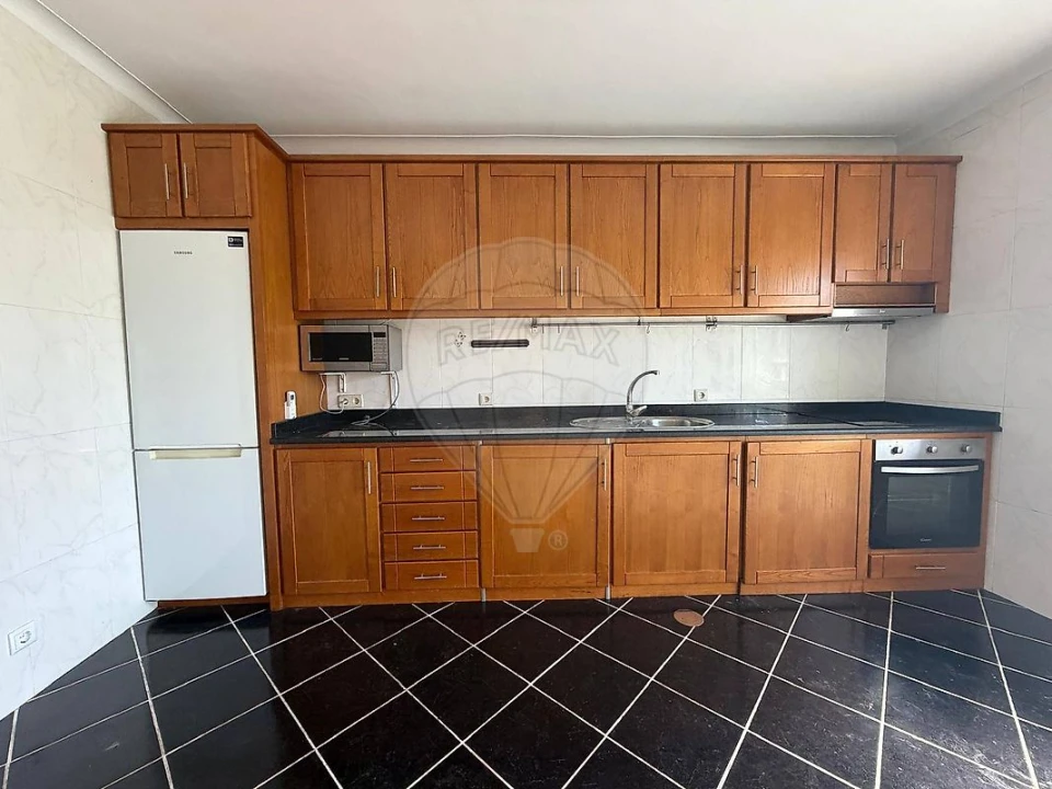 Apartamento T3 para Arrendamento em Oliveira do Douro Foto 7