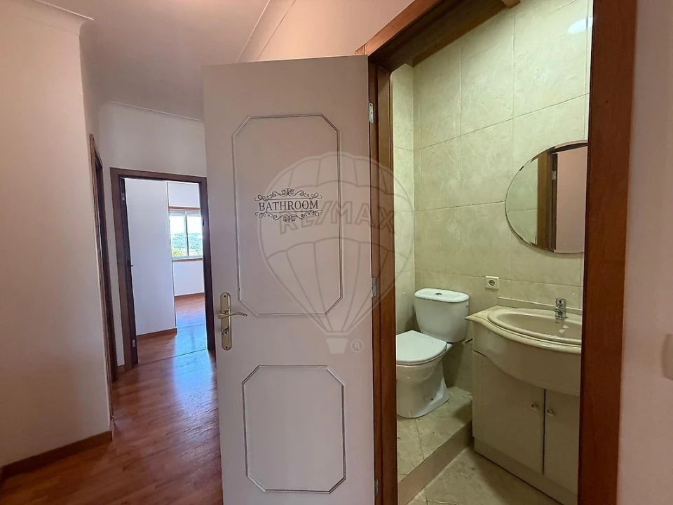 Apartamento T3 para Arrendamento em Oliveira do Douro Foto 12