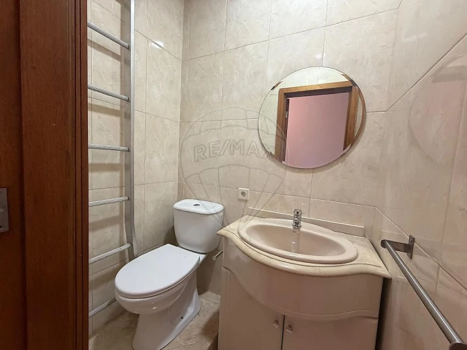 Apartamento T3 para Arrendamento em Oliveira do Douro Foto 14