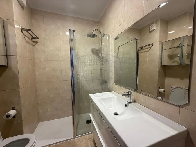 Apartamento T3 para Arrendamento em Oliveira do Douro Foto 17