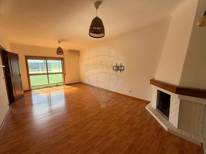 Apartamento T3 para Arrendamento em Oliveira do Douro Foto 3
