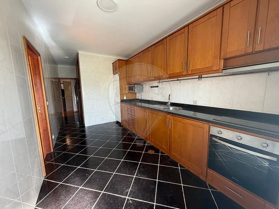 Apartamento T3 para Arrendamento em Oliveira do Douro Foto 6