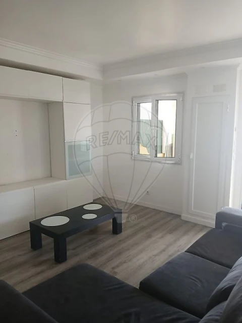 Moradia T1 para Venda em Queluz e Belas
