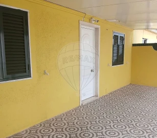 Moradia T1 para Venda em Queluz e Belas