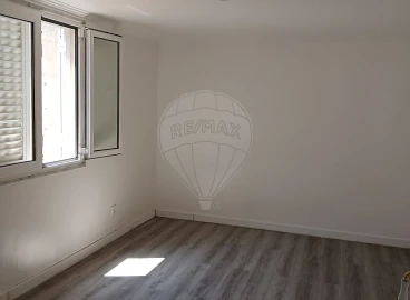 Moradia T1 para Venda em Queluz e Belas