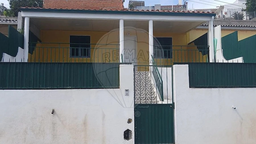 Moradia T1 para Venda em Queluz e Belas